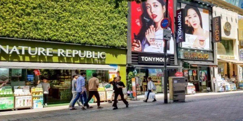 Seoul Shopping Guide: Best Districts for Fashion, Beauty, and Souvenirs