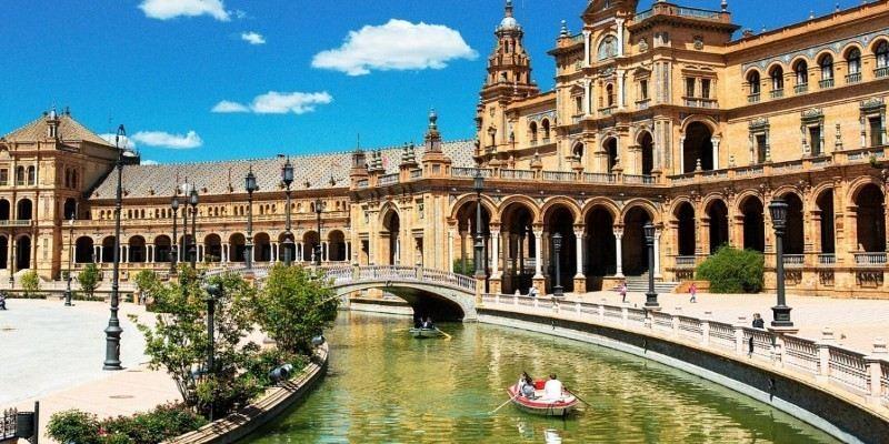 Historic Landmarks That Define Seville’s Past